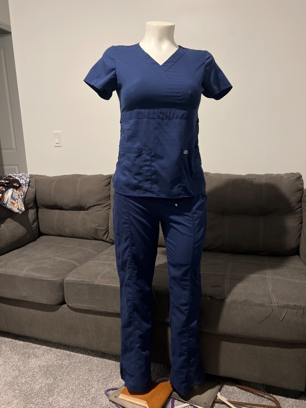 FREE SHIPPING W/SET PURCHASE 
Barco-Grey’s Anatomy-NAVY BLUE SCRUB SET-  Medium-